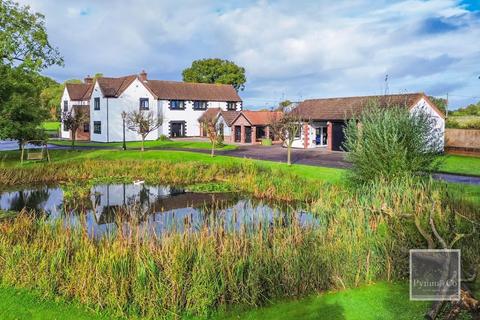 Grub Street, Norwich NR15 5 bed detached house for sale