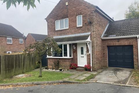 3 bedroom link detached house for sale