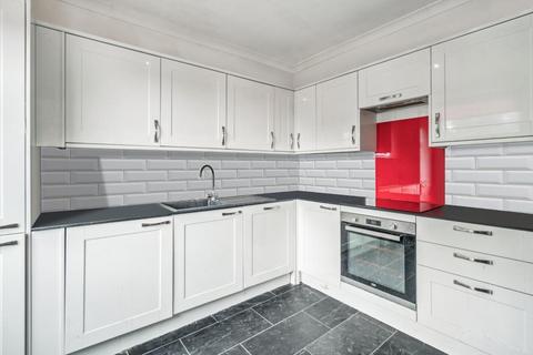 3 bedroom flat for sale