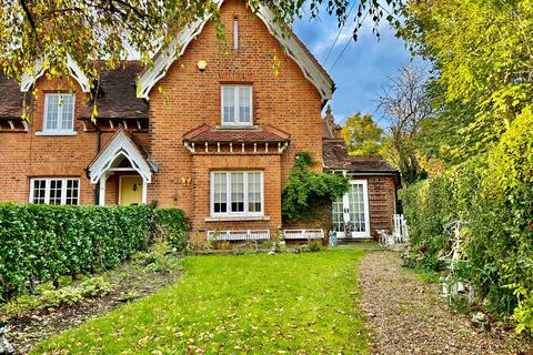 Little Common, Stanmore HA7 2 bed end of terrace house for sale