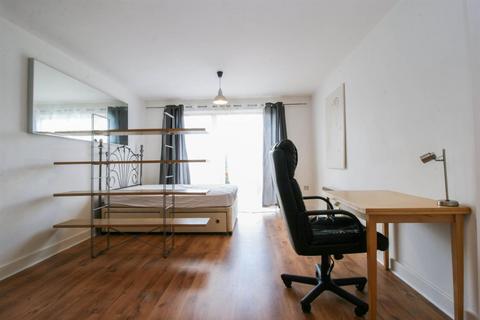 Studio flat for sale