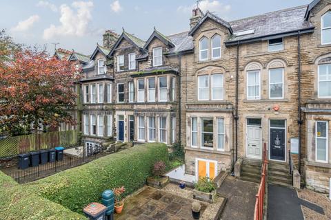 Kings Road, Harrogate, HG1 2 bed flat for sale