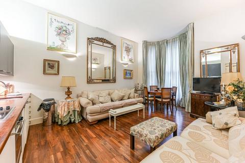 Earls Court Road, High Street... 2 bed flat for sale