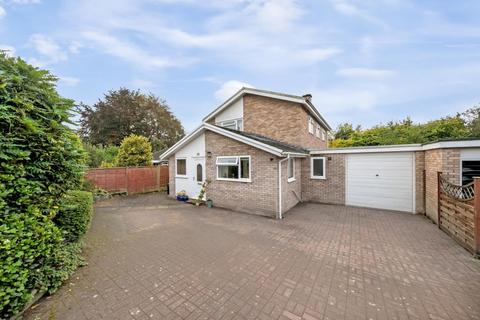 3 bedroom link detached house for sale