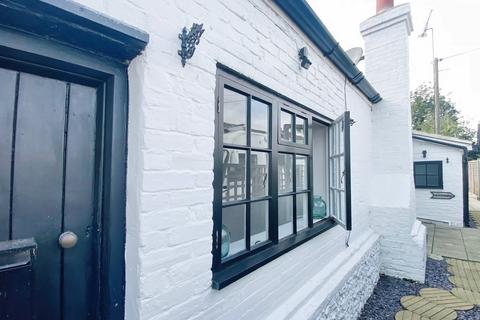 The Street, Nr Canterbury CT4 2 bed semi