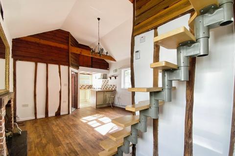 The Street, Nr Canterbury CT4 2 bed semi