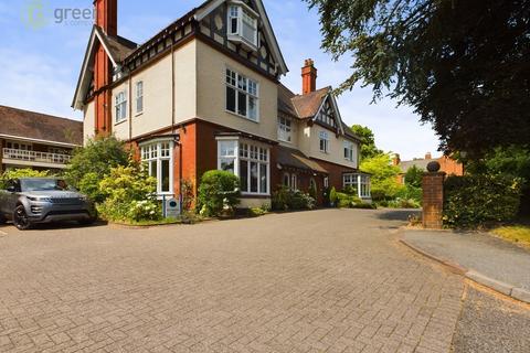 Four Oaks Road, Sutton Coldfield B74 2 bed apartment for sale