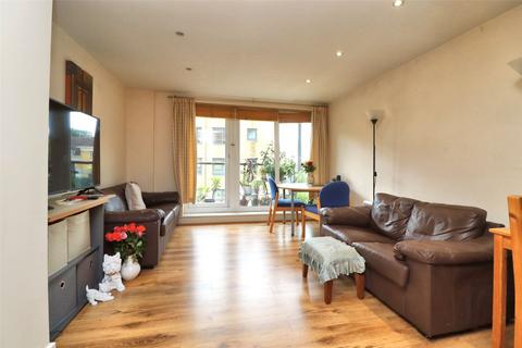 Victoria Way, Surrey GU21 1 bed flat for sale