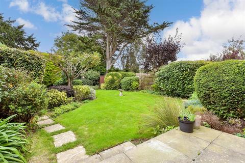 Queens Avenue, Birchington, Kent 3 bed detached house for sale