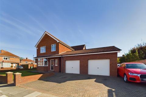 Shorestone Avenue, Cullercoats 3 bed semi