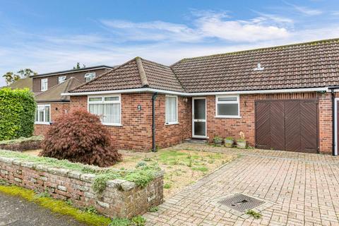 Rosefield Gardens, Chertsey KT16 2 bed bungalow for sale