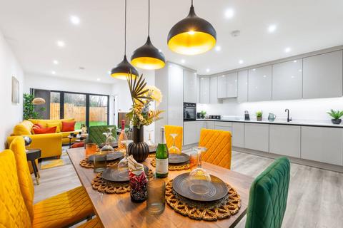 23 Eton Avenue, Wembley HA0 3 bed flat for sale