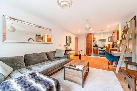 Mildmay Avenue, Islington, London, N1 2 bed flat for sale