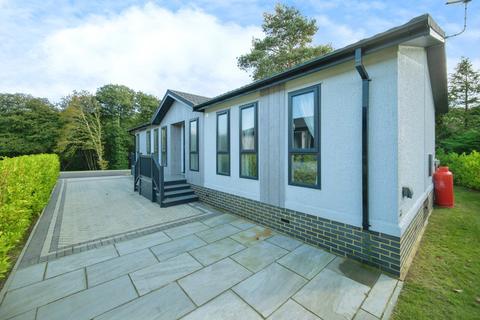 Godalming, Surrey, GU8 2 bed park home for sale