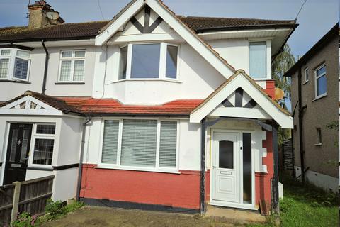 The Avenue, Hornchurch RM12 3 bed end of terrace house for sale