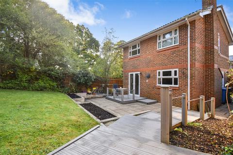 Blackman Gardens, Hampshire GU11 3 bed detached house for sale