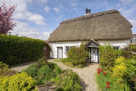 Monkton Street, Monkton, Ramsgate 2 bed detached house for sale