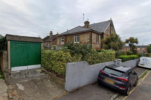 Cromwell Road, Maidstone, ME14 4 bed semi