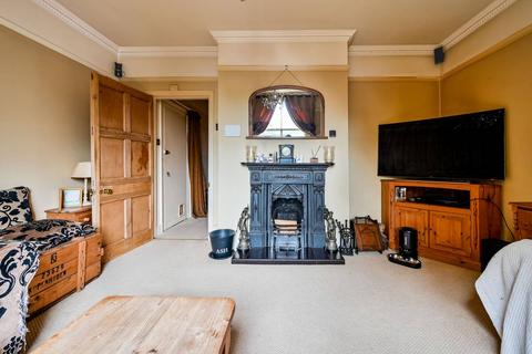 Epsom Road, Merrow, Guildford, GU1 1 bed flat for sale