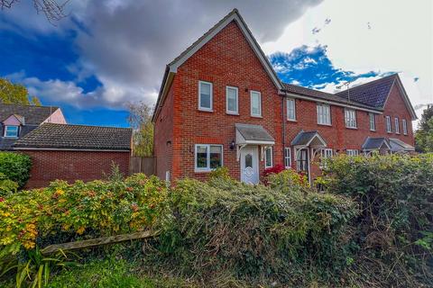 Peake Avenue, Kirby Cross CO13 3 bed end of terrace house for sale