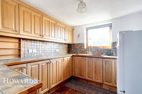 North Road, Hemsby 2 bed terraced house for sale