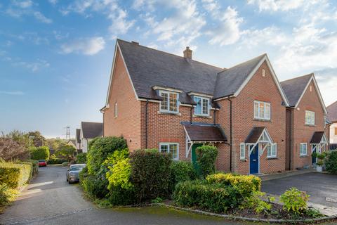 The Avenue, Kennington 3 bed semi