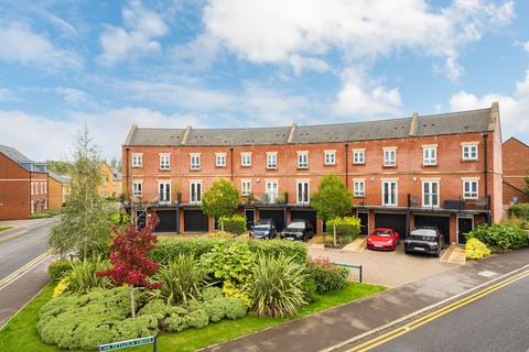 Cogent Crescent, Newbury, RG14 4 bed terraced house for sale