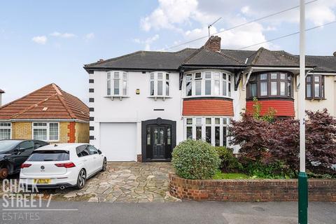 Hacton Lane, Hornchurch, RM12 4 bed end of terrace house for sale