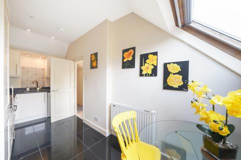 Brondesbury Park, London, NW2 2 bed apartment for sale