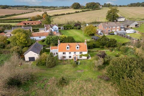 Low Road, Billingford 4 bed detached house for sale