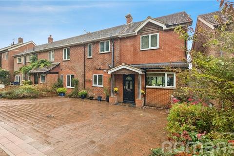 Wrecclesham Hill, Wrecclesham, Farnham 4 bed semi