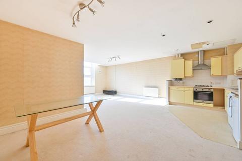 Brook Road, Gladstone Park, London, NW2 2 bed flat for sale