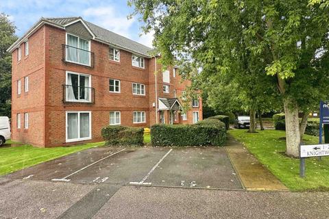 Collingwood, Farnborough, Hampshire 2 bed apartment for sale