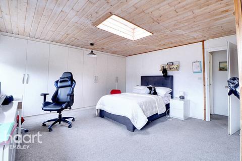 NW9 2 bed maisonette for sale