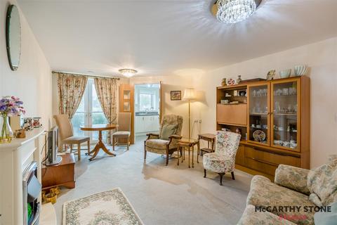Crocus Court, Station Road... 2 bed apartment for sale