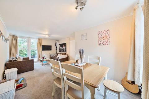 Carfax Place, Clapham, London, SW4 3 bed flat for sale