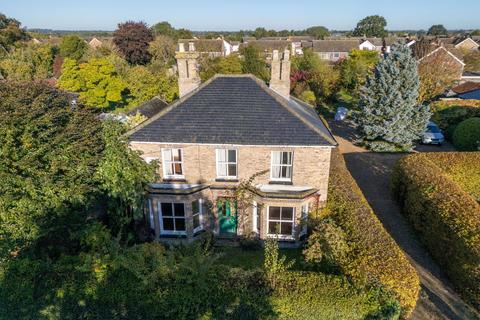 London Road, Attleborough NR17 4 bed detached house for sale