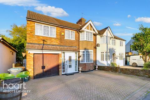 The Crescent, Abbots Langley 4 bed semi