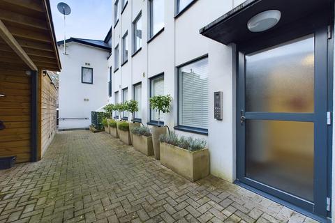 Whytecliffe Road South, Purley CR8 1 bed flat for sale