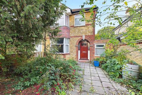 Uxbridge Road, Hampton Hill 3 bed semi