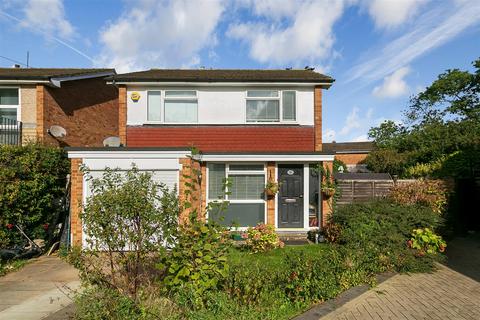 Wensleydale Gardens, Hampton 3 bed detached house for sale