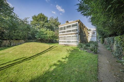 Langham House Close, Richmond 2 bed apartment for sale