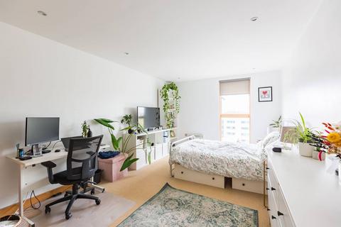 Frances Wharf, Limehouse, London, E14 3 bed flat for sale