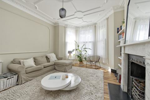 Shepherd's Bush W12 W12 2 bed flat for sale