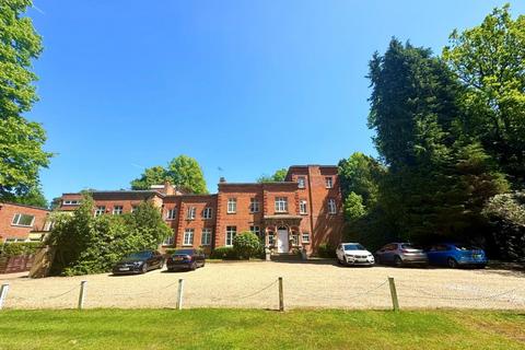 Windlesham,  Surrey,  GU20 2 bed flat for sale