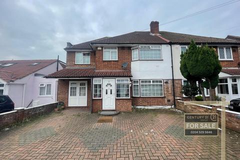 Blackberry Farm Close, HOUNSLOW TW5 6 bed semi