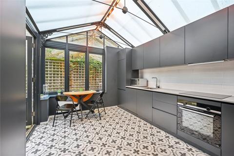 Kensington Court, Kensington, W8 2 bed apartment for sale