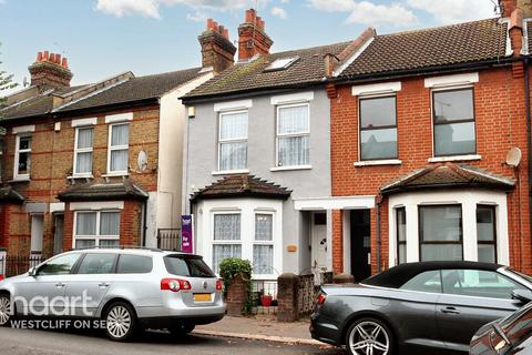 4 bedroom end of terrace house for sale