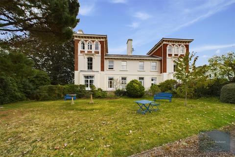 Ernsborough Court, Exeter 2 bed apartment for sale