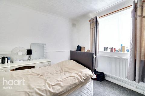 Evergreen Way, Hayes 1 bed flat for sale